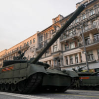 モスクワ市街地のT-90（Image：ロシア国防省）