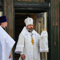 戦没者追悼ミサに臨むレビタン司祭（Image：ロシア国防省）
