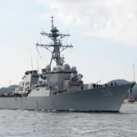 横須賀を出航する駆逐艦マケイン（Image：U.S.Navy）
