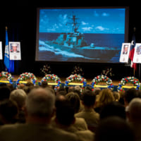 事故で死亡したフィッツジェラルド乗組員7名の追悼式典（Image：U.S.Navy）