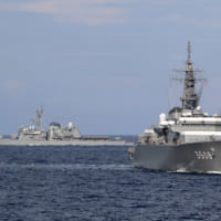 練習艦しまゆき（左）と練習艦かしま（Image：U.S.Navy）