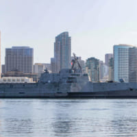 サンディエゴの町と沿海域戦闘艦カンザスシティ（Image：U.S.Navy）