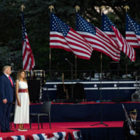 イベントを見守るトランプ大統領夫妻（Image：U.S.Army）