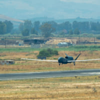 シゴネラ基地に着陸するRQ-4Dの3号機（Image：NATO）