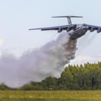 空中消火訓練で水を投下するIl-76（Image：ロシア国防省）