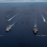 南シナ海で並走するニミッツ空母打撃群（CSG-11）とロナルド・レーガン空母打撃群（CSG-5）（Image：U.S.Navy）