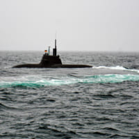 2015年のダイナミック・マングースで小さく旋回するドイツの潜水艦（Image：U.S.Navy）