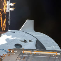 国際宇宙ステーションから離れるクルードラゴン（Image：NASA）