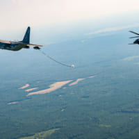 HC-130Jに接近するHH-60W（Image：USAF）