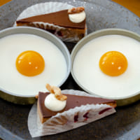 サニーサイドアップゼリー／チョコレートムースケーキ
