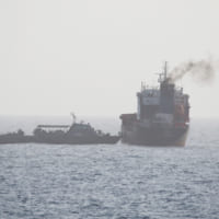 タンカー「ウィラ」ともう1隻のイラン船舶（Image：U.S.Navy）