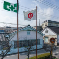 佐賀県唐津市にある「宮島醬油株式会社」。菱形に宮の紋様が特徴。