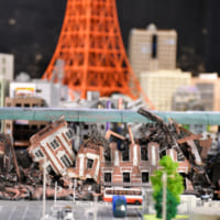 崩れ落ちた東京駅丸の内駅舎
