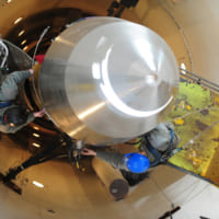 ブースターに装着される弾頭（Image：USAF）