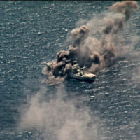 攻撃を受ける標的艦ダーラム（Image：U.S.Navy）
