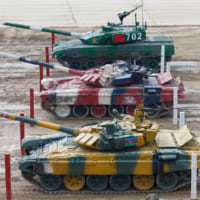 スタートラインに並ぶ奥から中国、ロシア、アゼルバイジャン（Image：ロシア国防省）