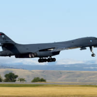 アンダーセン基地を離陸するB-1B（Image：USAF）