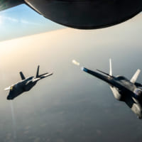 編隊を解くF-35（Image：USAF）