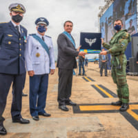 パイロットと大統領らの記念撮影（Image：ブラジル空軍）