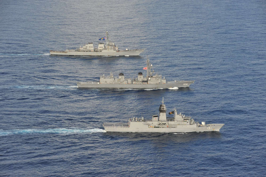 護衛艦きりさめ　南シナ海で日米豪3か国共同訓練
