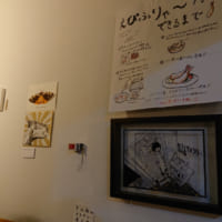 「ギャラリーカフェ」の名の通り、店内には様々なアートギャラリーが。