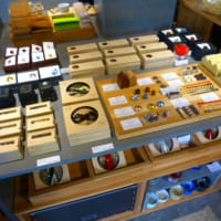 福井県鯖江市の眼鏡メーカーとは、長年の取り組みもあって、様々な商品が展開。
