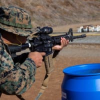 競技会でM4を撃つ海兵隊員（Image：USMC）