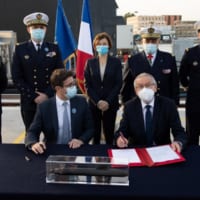 シュフラン納入の署名式（Image：DGA／フランス海軍）