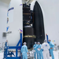 ペイロードフェアリングに格納されるファエウコンアイ2（Image：Arianespace）