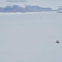 海氷に覆われた海を進むしらせ（Image：海上自衛隊）