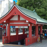 寺社仏閣風の東京メトロ浅草駅4番出入口