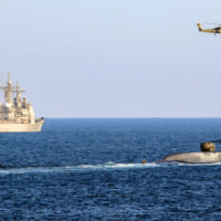 ホルムズ海峡を通過する潜水艦ジョージア（Image：U.S.Navy）