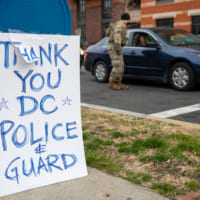 警察と州兵に感謝を伝える貼り紙（Image：U.S.National Guard）