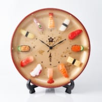 「寿司時計プレミアム」の文字盤に使用されている寿司ネタは、いくら軍艦・数の子・アジ・まぐろ・タコ・甘海老・ウニ軍艦・たまご・サーモン・中とろ・イカ・エビの全12種類