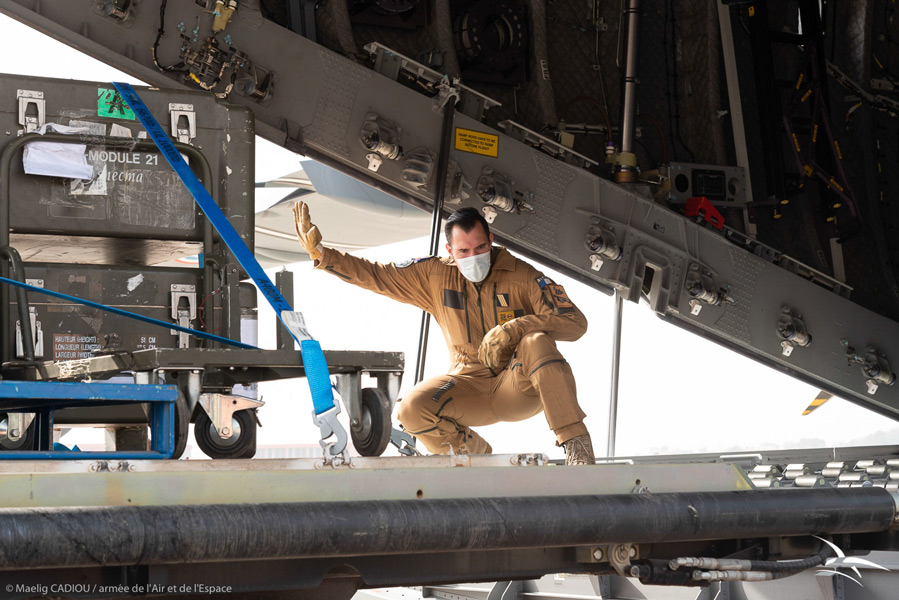A400Mへの物資搭載作業（Image：フランス航空宇宙軍）