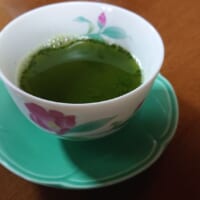 使用水量の少なさもあり、深蒸茶よりもその色合いは深緑に。