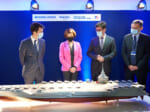 次世代原子力空母の模型を前にしたフランスのパルリ軍事大臣（左から2番目）と関係者（Image：ナーバル・グループ）
