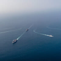 散開する艦隊（Image：U.S.Navy）