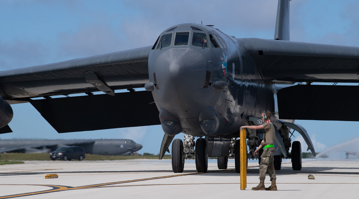 アメリカ空軍B-52爆撃機がグアムに進出　インド太平洋に睨みをきかす