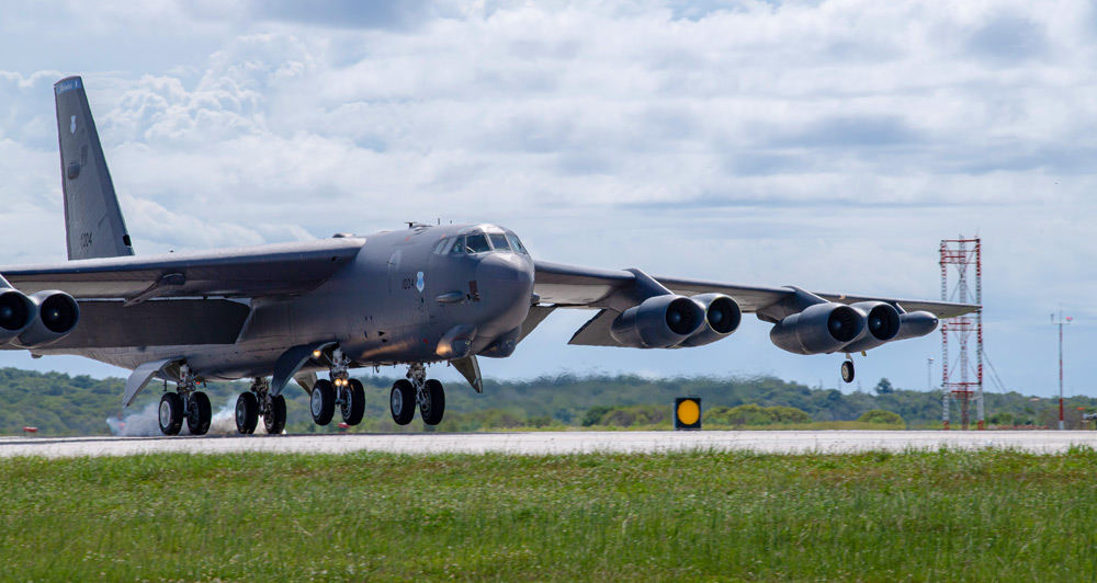 グアム島アンダーセン空軍基地に着陸するB-52H（Image：USAF）