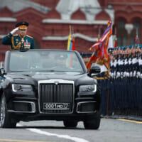 部隊を巡閲するショイグ国防大臣（Image：ロシア国防省）