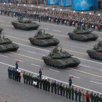 現用戦車の行進（Image：ロシア国防省）