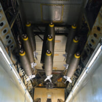 B-52に爆弾倉におさめられたMk-82爆弾（Image：USAF）
