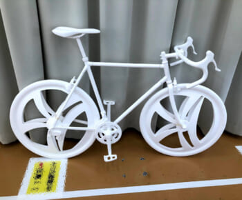 発泡スチロールで作られた実物大の自転車（木村鋳造所提供）