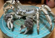 生きているかのように自在に動く蟹の陶器を作った陶芸家がTwitterで話題。