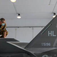 アメリカ空軍のF-35A整備員（Image：USAF）