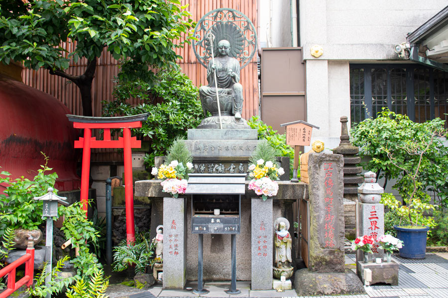 境内の延命地蔵菩薩像