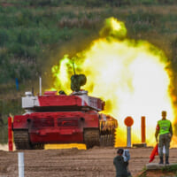主砲射撃をする中国の96式戦車（Image：ロシア国防省）