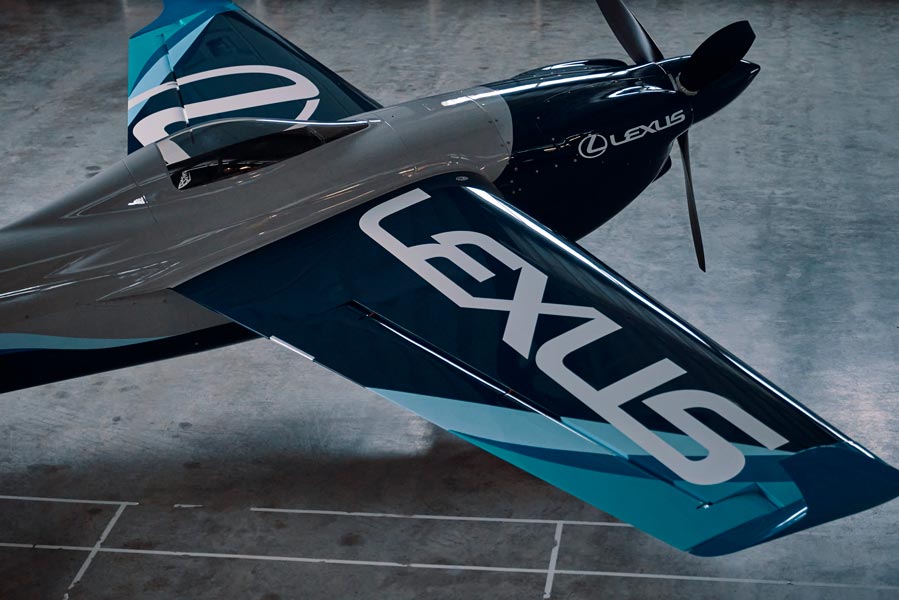濃い紺「勝色」がキーカラー（(c) Lexus Pathfinder Air Racing / Yusuke Kashiwazaki）