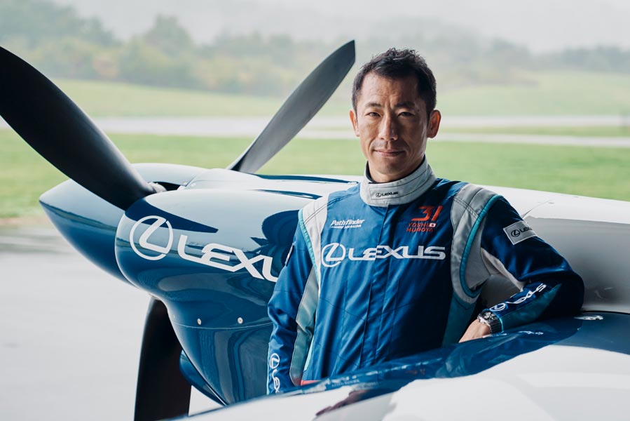 レース機と室屋義秀選手（(c) Lexus Pathfinder Air Racing / Yusuke Kashiwazaki）